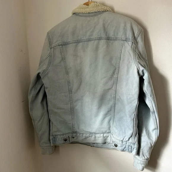 Levi’s Denim Trucker Jacket - Picture 3 of 6